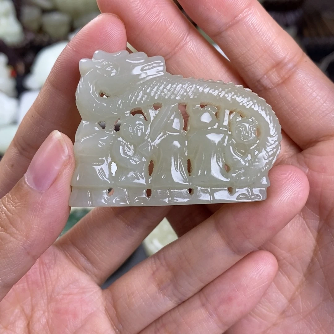 和田玉未镶嵌把件
