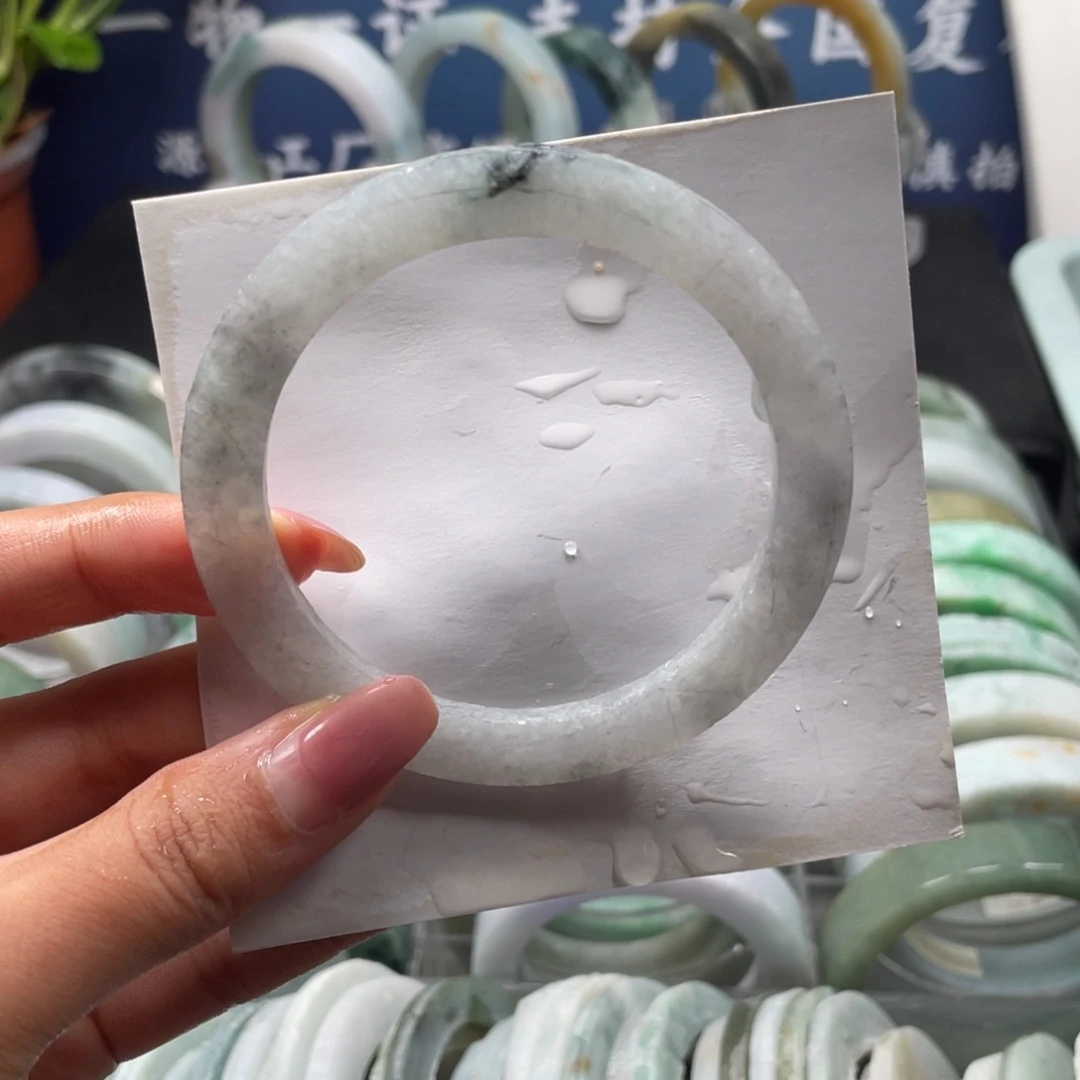 定制翡翠未镶嵌翡翠手镯