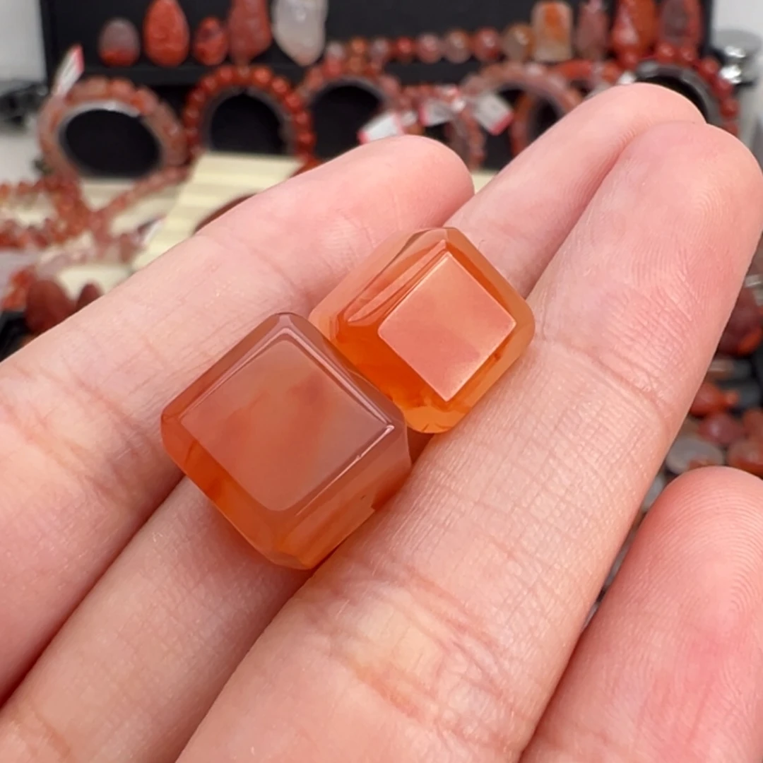 岚***月南红玛瑙未镶嵌颈饰