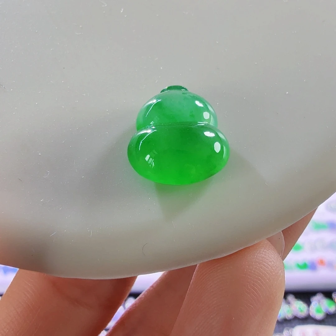 翡翠未镶嵌颈饰葫芦