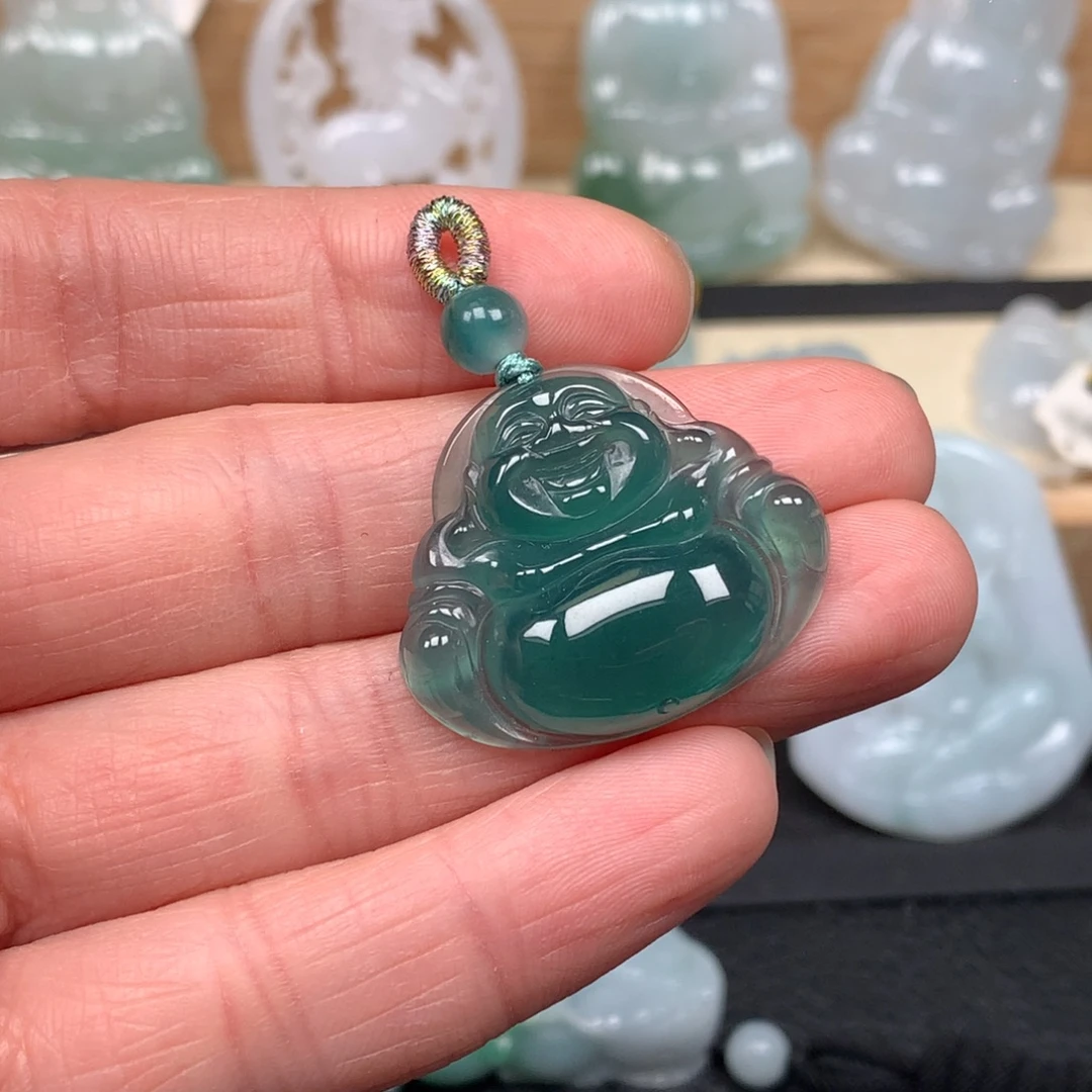 翡翠未镶嵌颈饰佛公