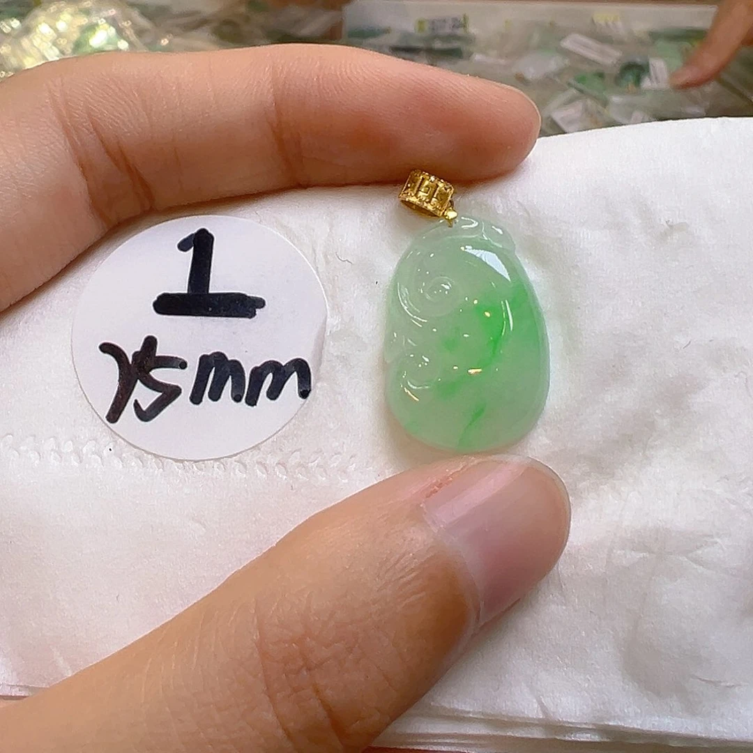 翡翠18K金镶嵌颈饰翡翠