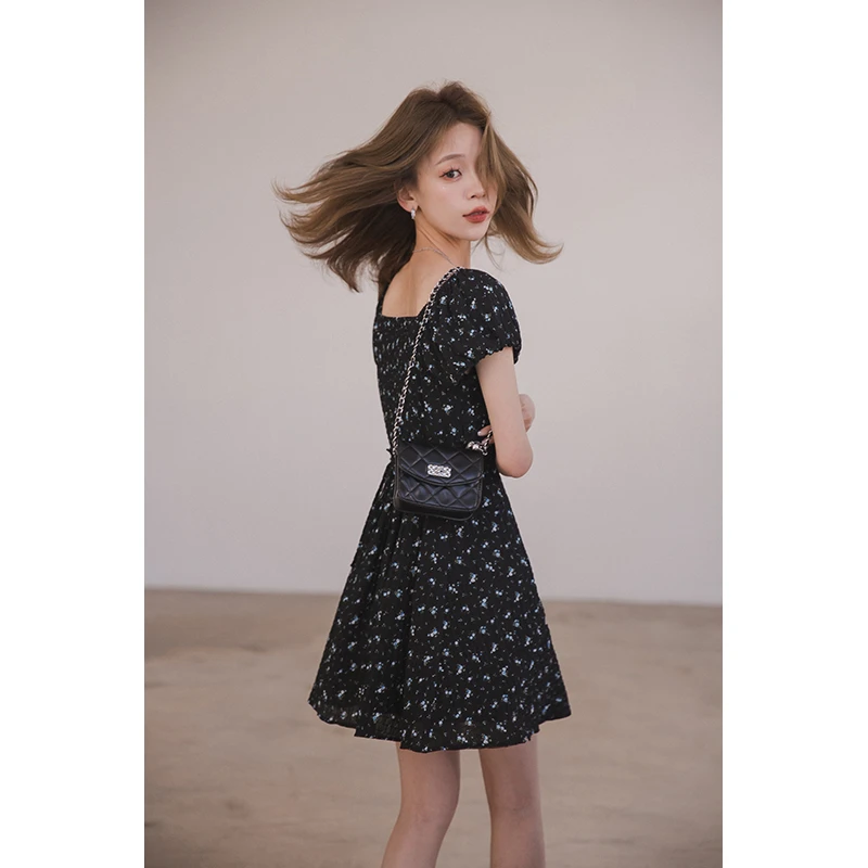 小谷粒黑色碎花裙连衣裙女2025夏季新款气质收腰显瘦高级感短裙子