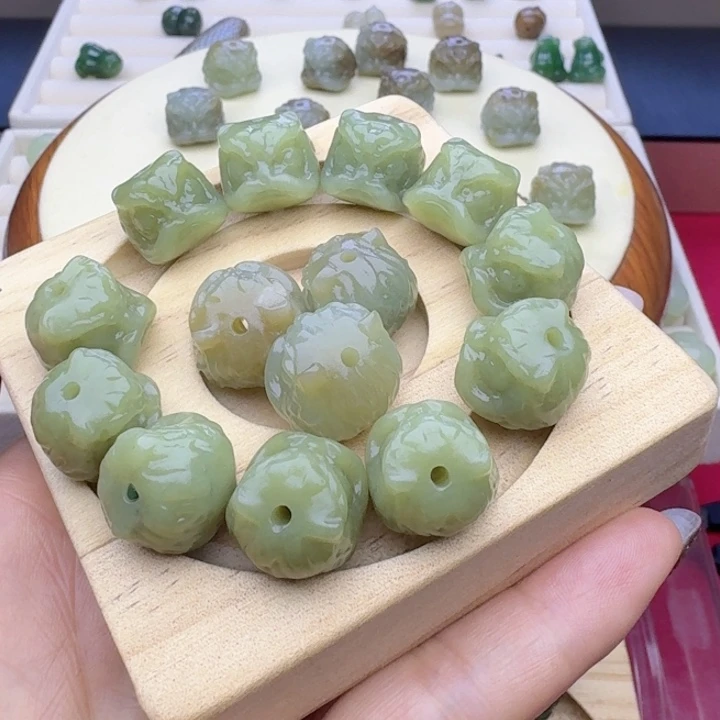 小***e和田玉（糖玉）未镶嵌车挂