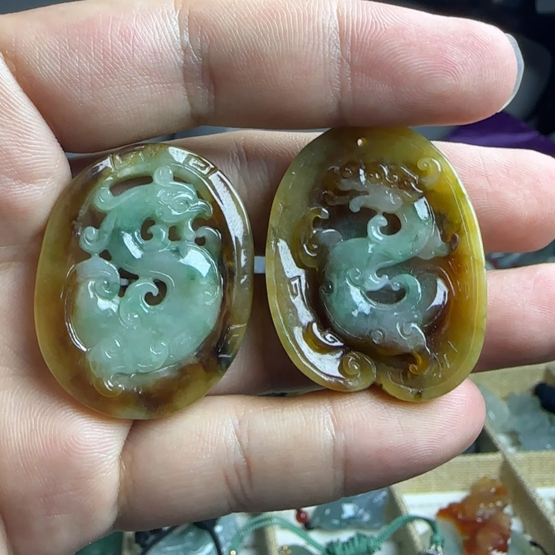 翡翠未镶嵌颈饰对牌
