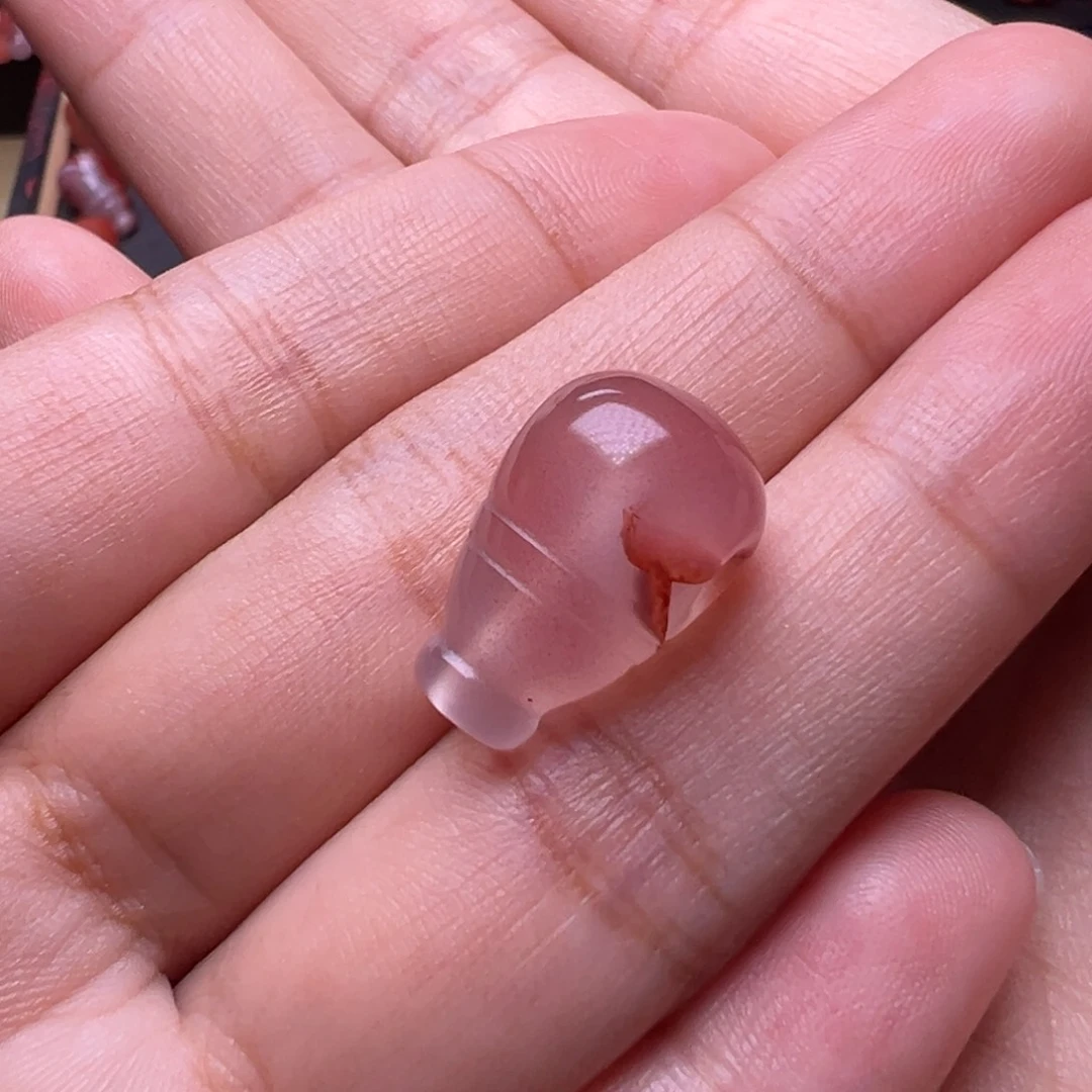 吉****南红玛瑙未镶嵌珠宝奇石