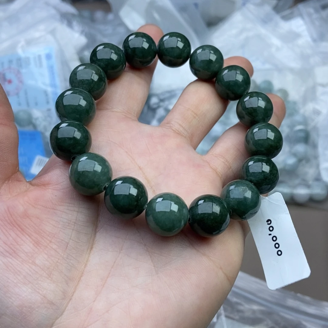 看***攘定制翡翠未镶嵌翡翠