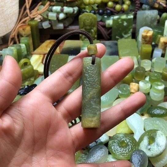 未镶嵌岫玉吊坠A****亲