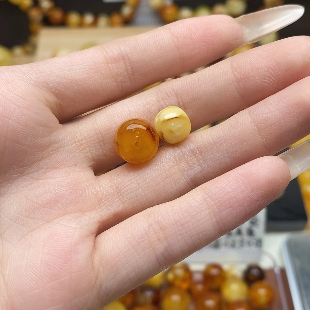 六***鱼裸石琥珀未镶嵌蜜蜡