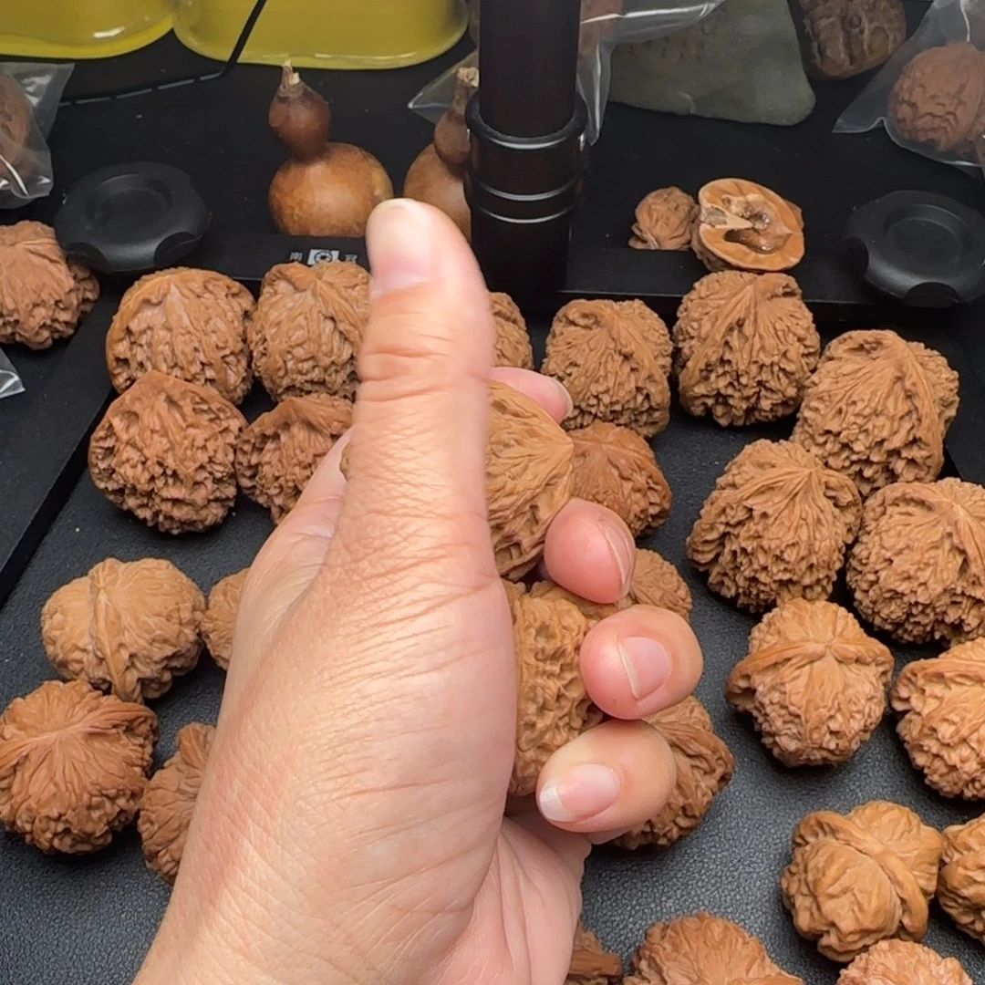 吃***吧41尺微黄尖南疆石文玩核桃