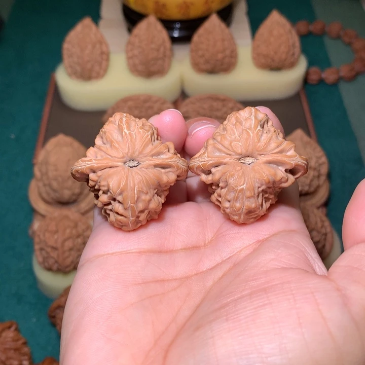 核桃文玩核桃把件白蛇谷