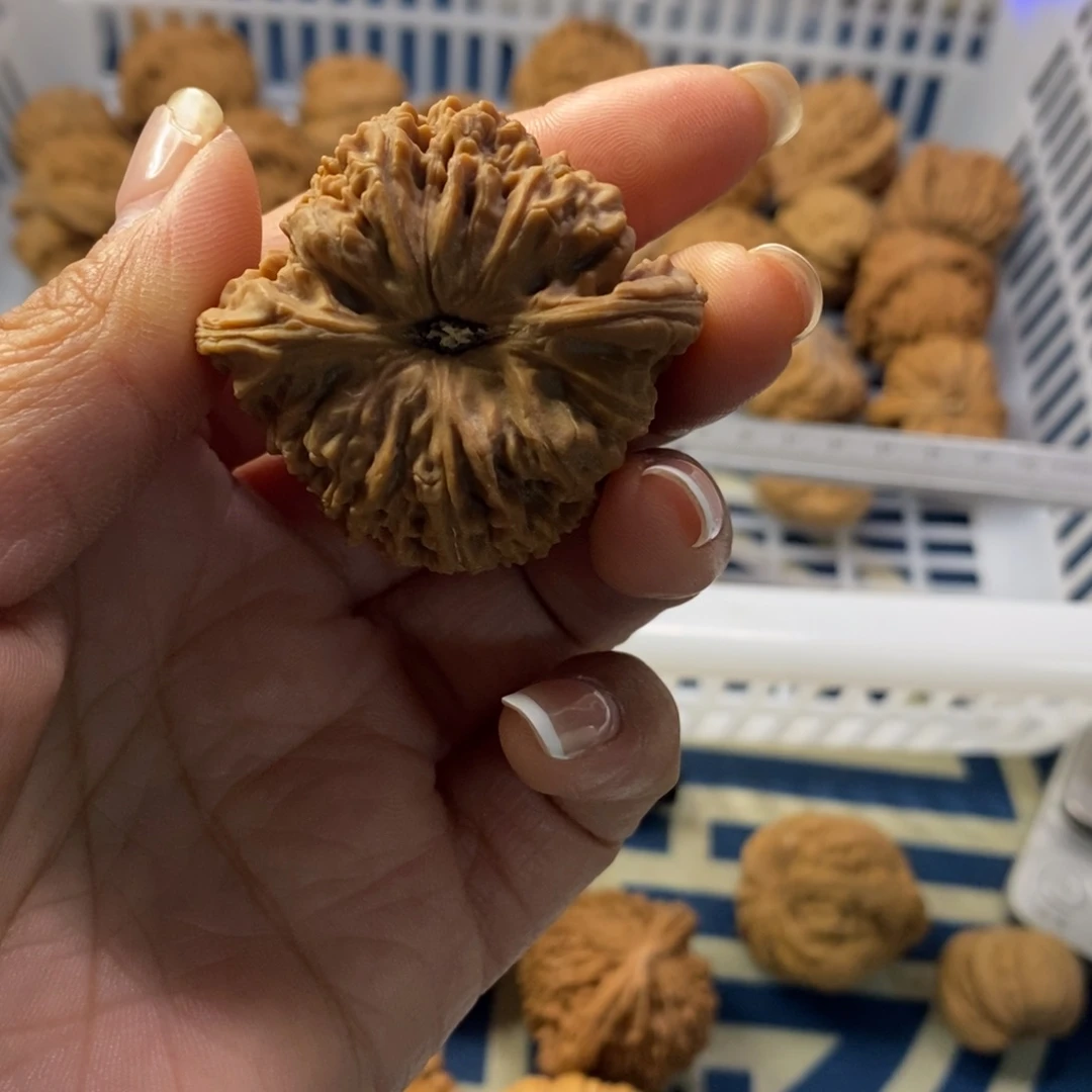 T***y文玩核桃吊坠南疆