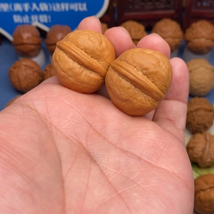 文玩核桃把件小海豚