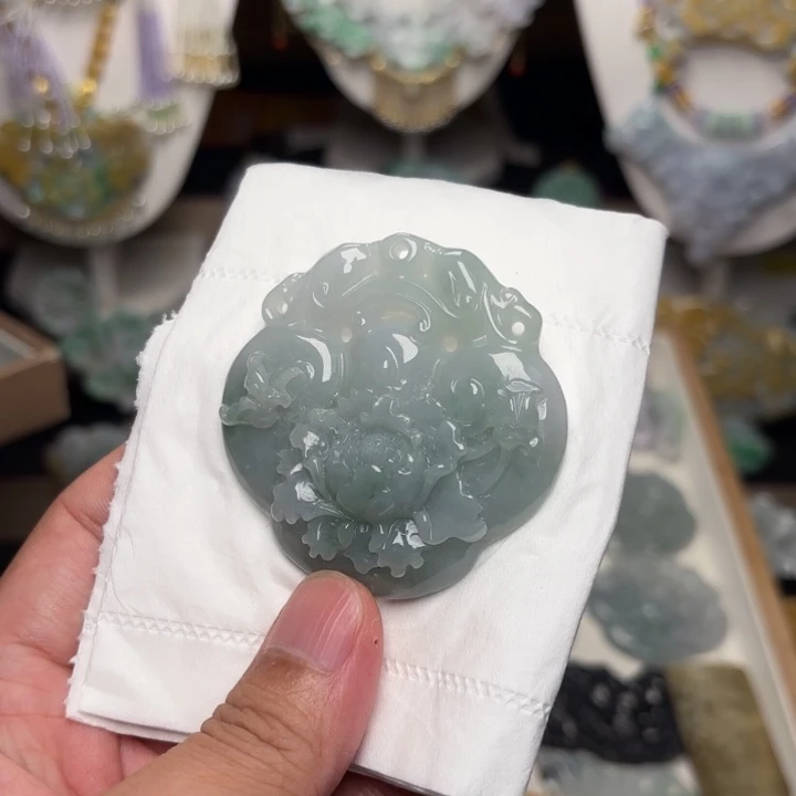 翡翠未镶嵌颈饰吊坠