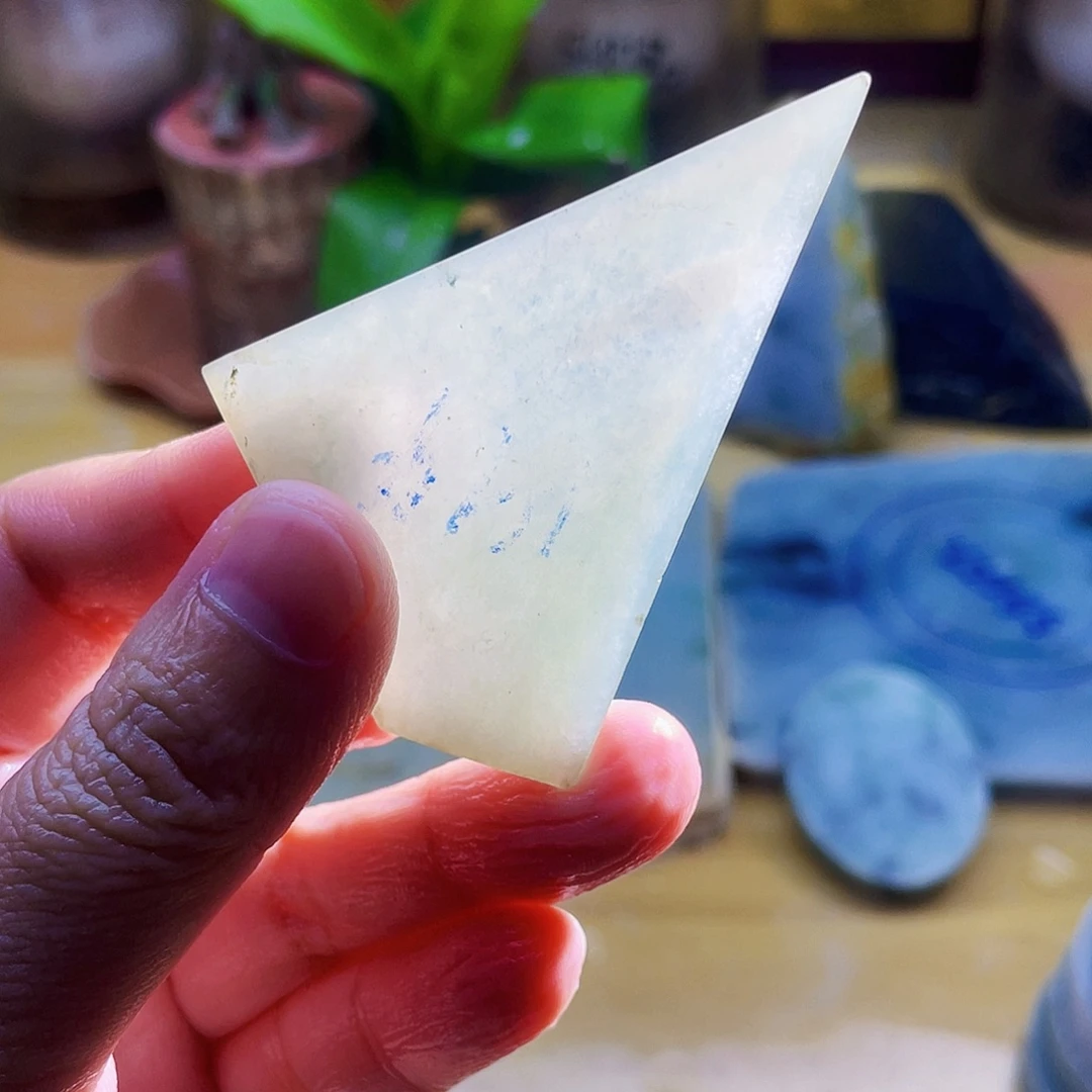 翡翠未镶嵌颈饰毛料42