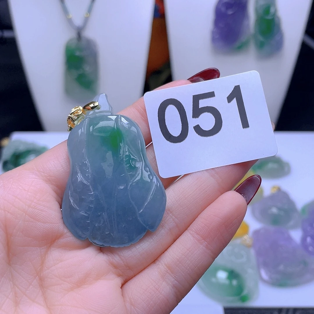 翡翠吊坠(赠链)未镶嵌