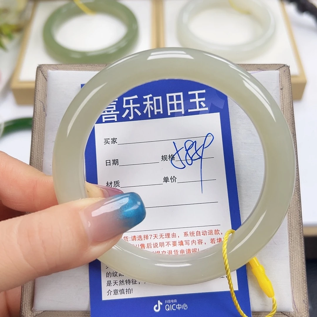 和田玉未镶嵌手镯