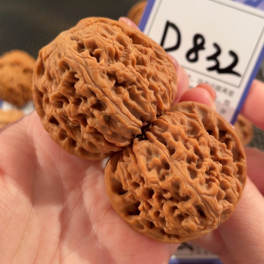 钱***）把件文玩核桃D832南疆石44