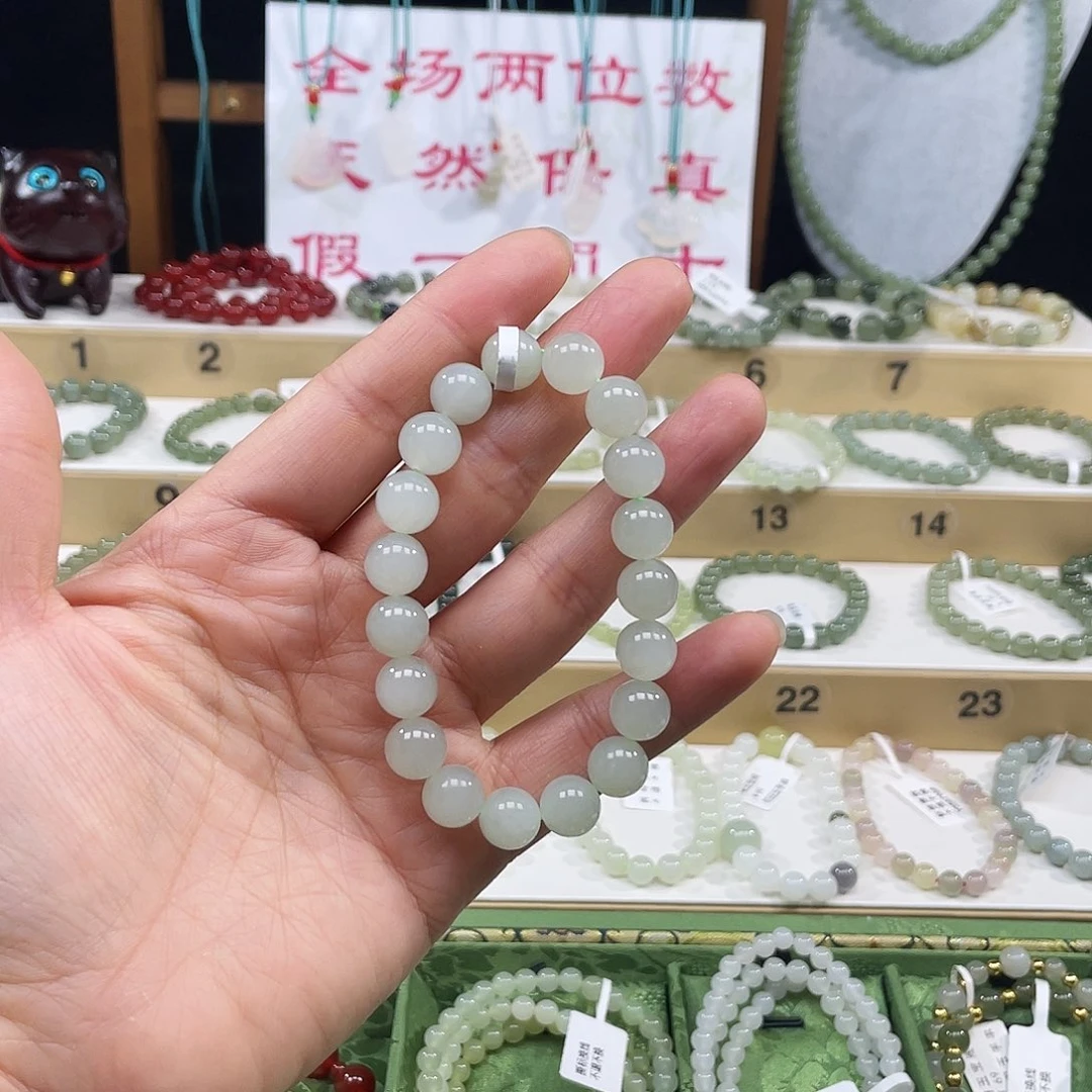 柔***菲和田玉未镶嵌手链