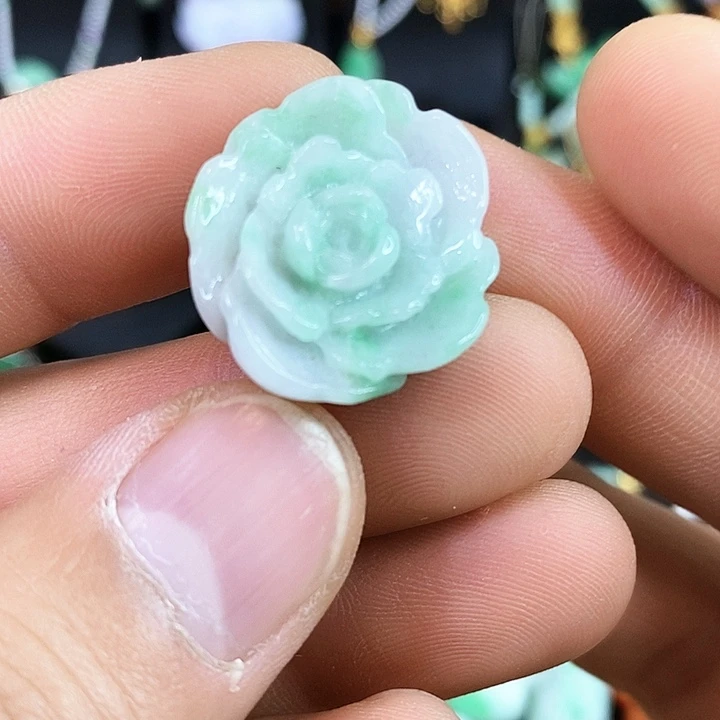 翡翠未镶嵌颈饰吊坠