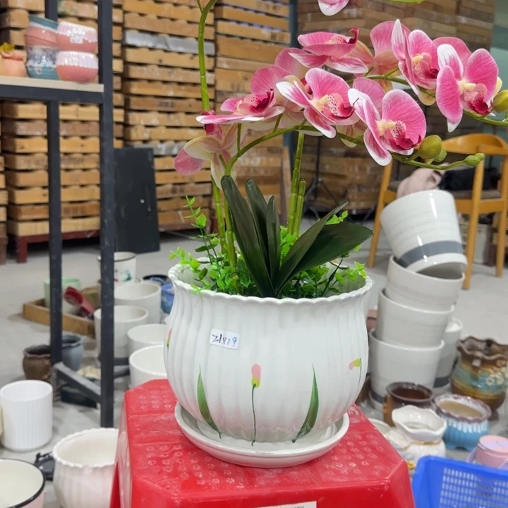 凑9块包邮，有孔，陶瓷花盆