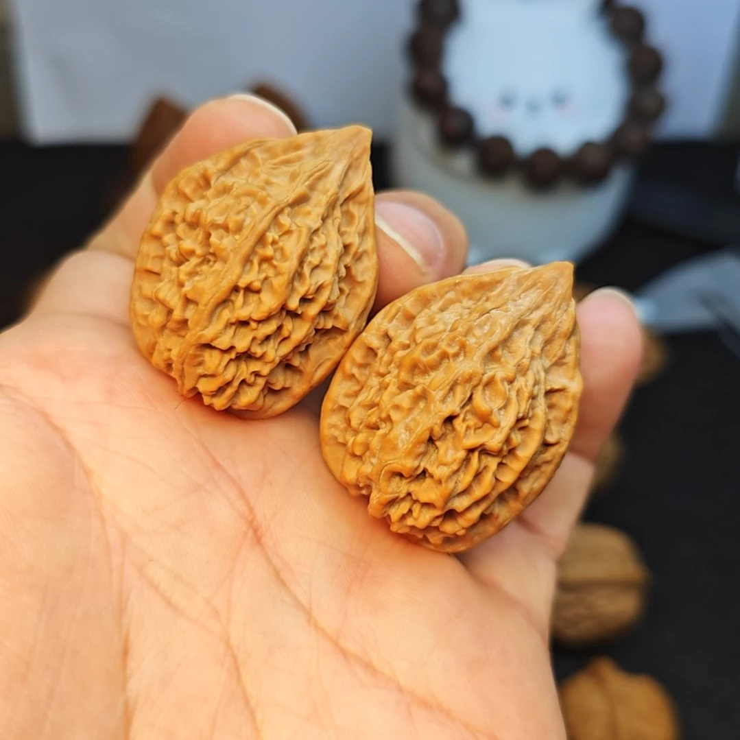 30尺寸野生小鸡心文玩核桃