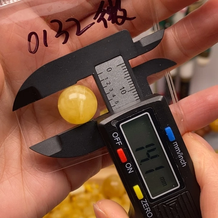 蜜蜡未镶嵌裸石14.1圆微瑕