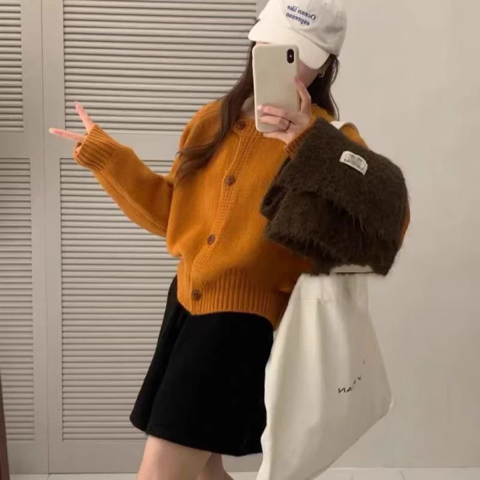 冬季新款圆领纽扣开衫女韩系氛围感小个子短款百搭针织毛衣外套