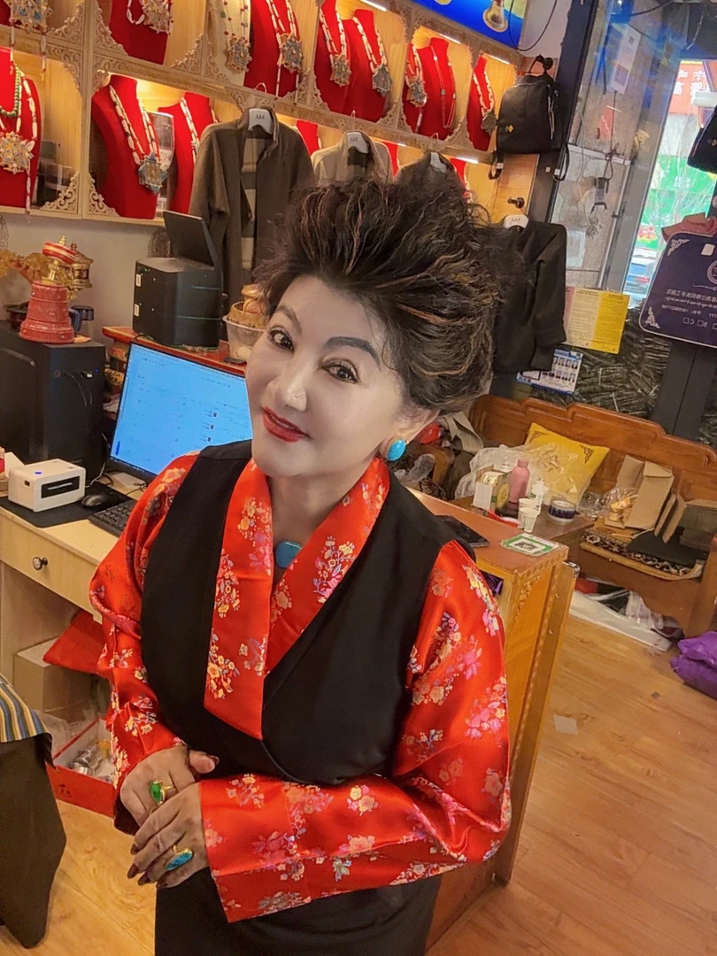 新年绸缎衬衫拍一发二