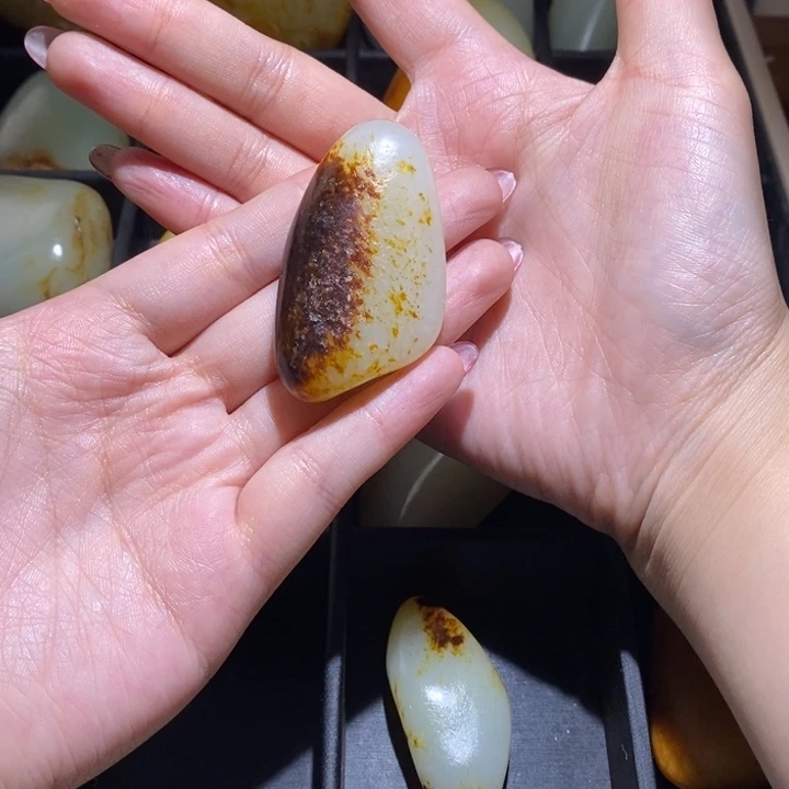 和田玉（糖玉）未镶嵌颈饰河****司