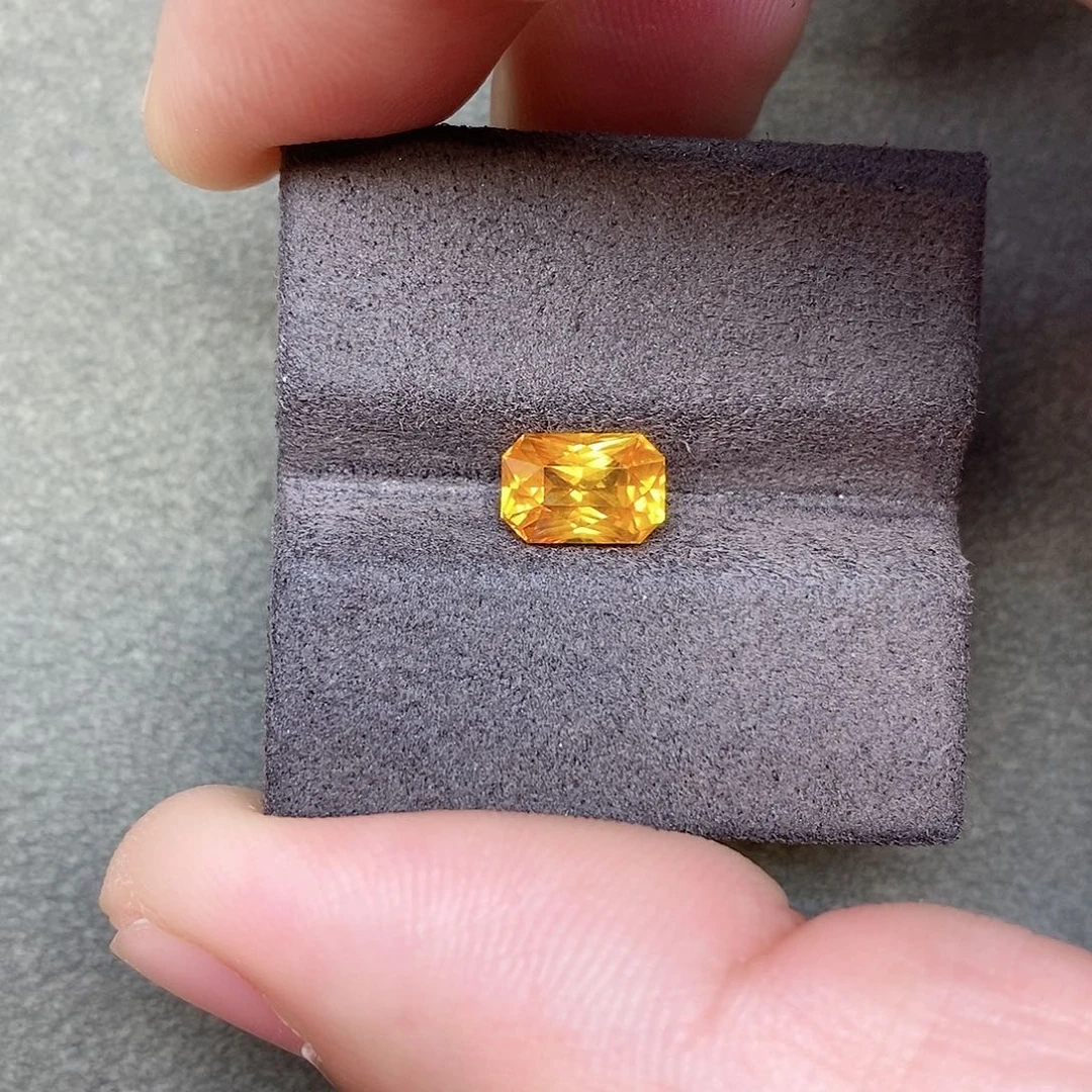 蓝宝石裸石1.76ct金丝雀