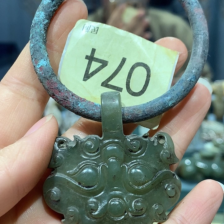 大***海和田玉未镶嵌颈饰