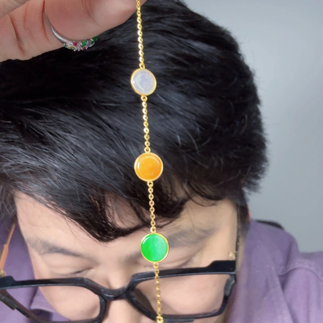 翡翠18K金镶嵌颈饰一件