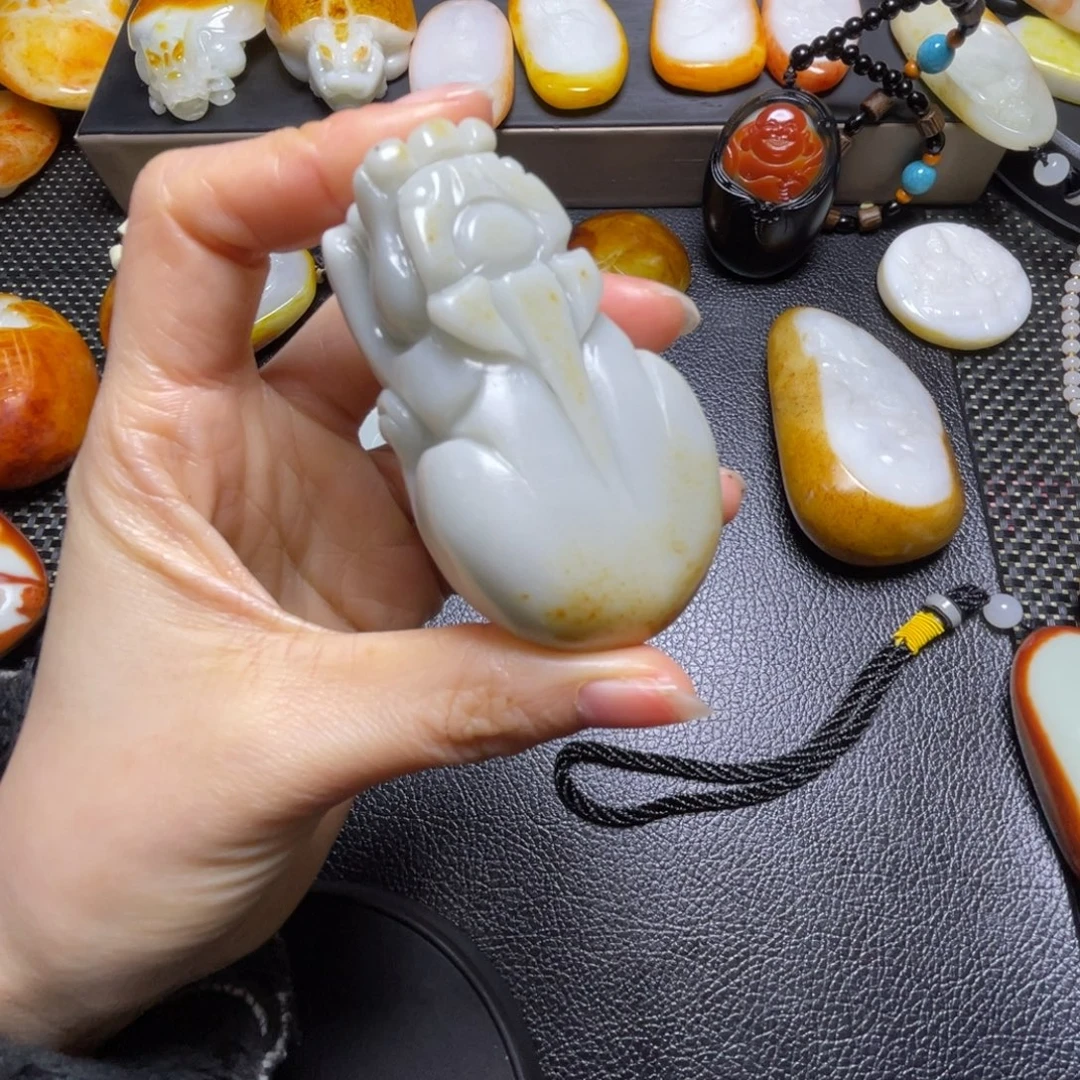 和田玉未镶嵌颈饰