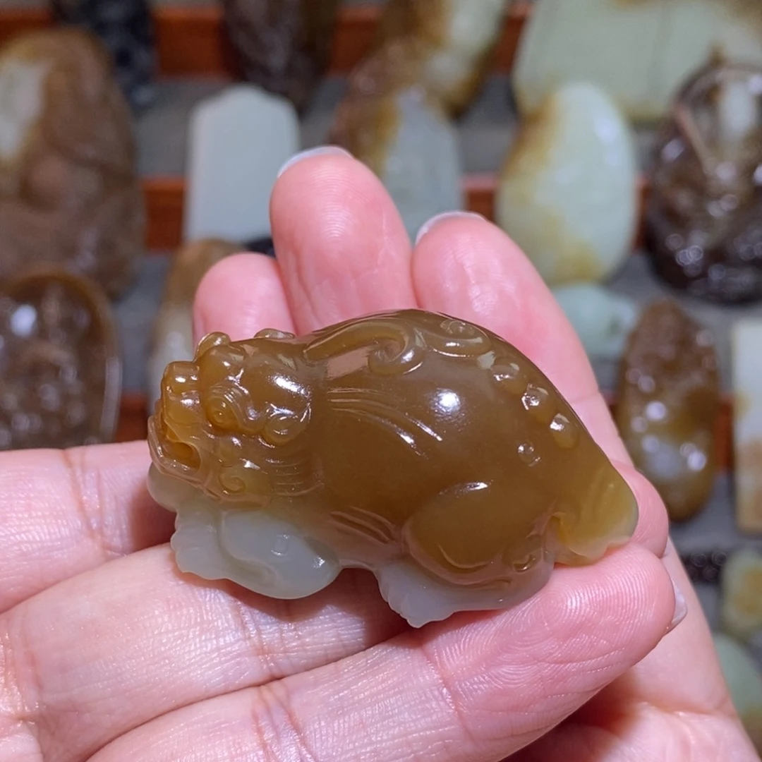 颈饰未镶嵌和田玉（糖玉）貔貅