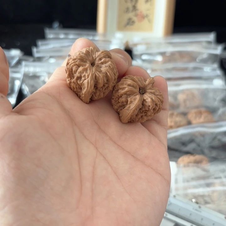 文玩核桃吊坠無*南将