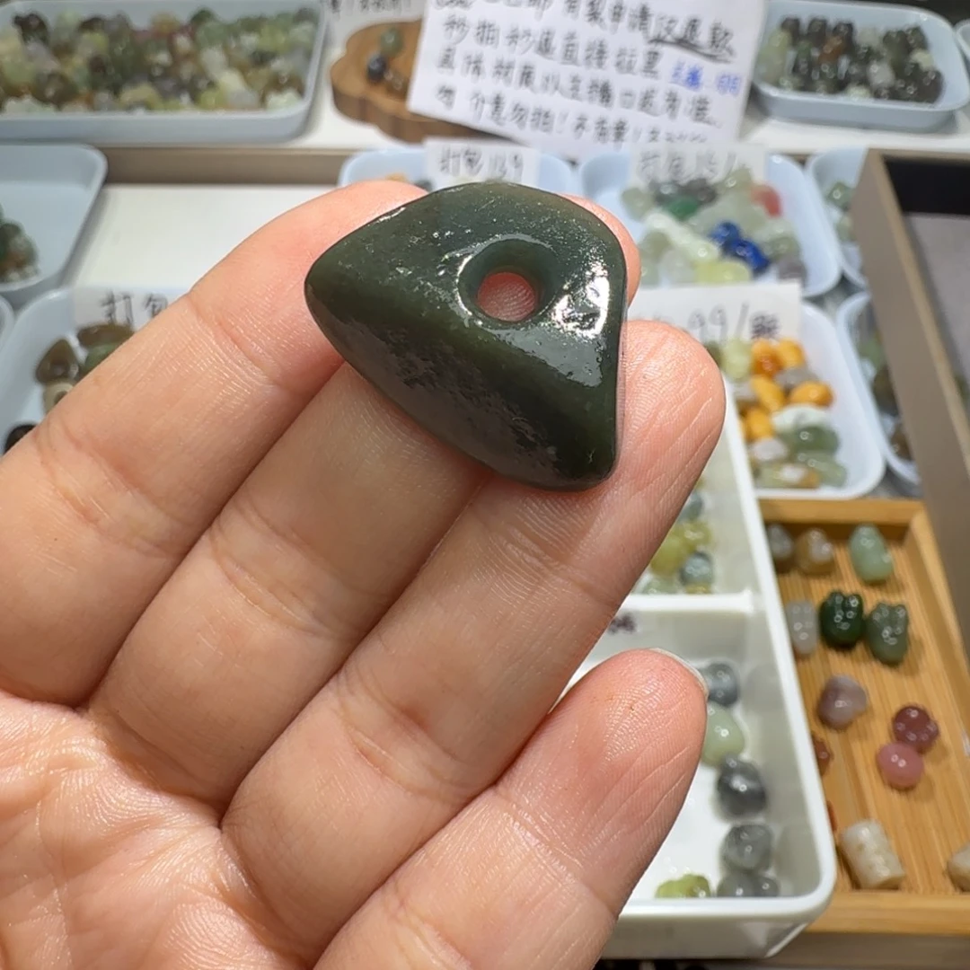 和田玉未镶嵌珠宝奇石