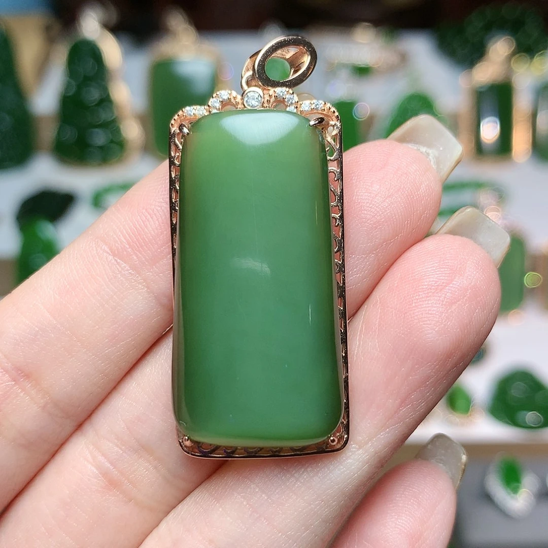 颈饰未镶嵌和田玉（碧玉）