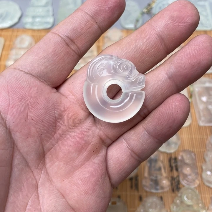桥****蛇纹石玉未镶嵌颈饰