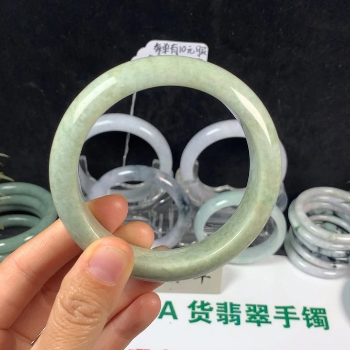 翡翠未镶嵌手镯28号。 60.6圈
