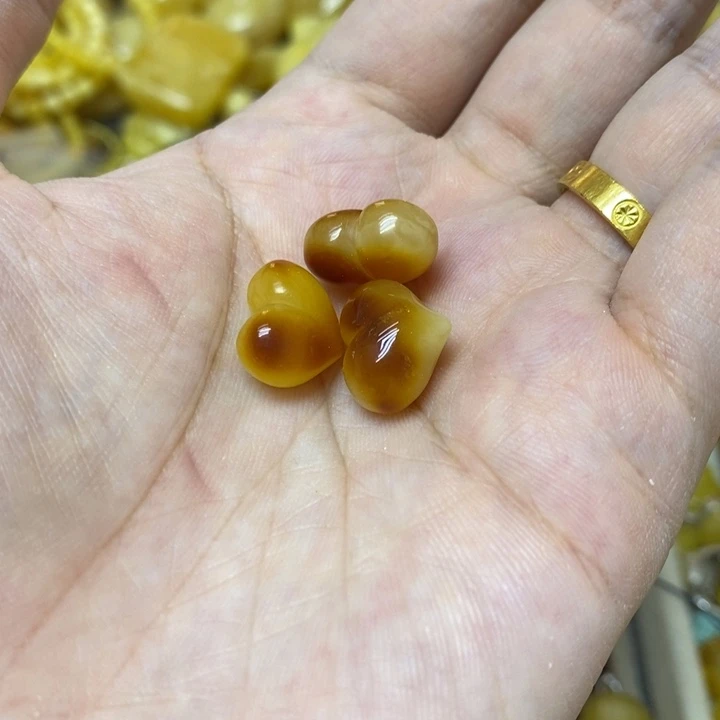 蜜蜡未镶嵌裸石多样性发货其一