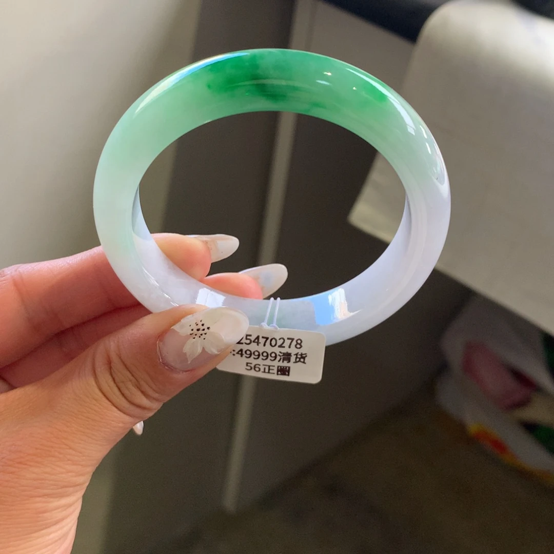 翡翠手镯未镶嵌紫底飘阳绿56正圈