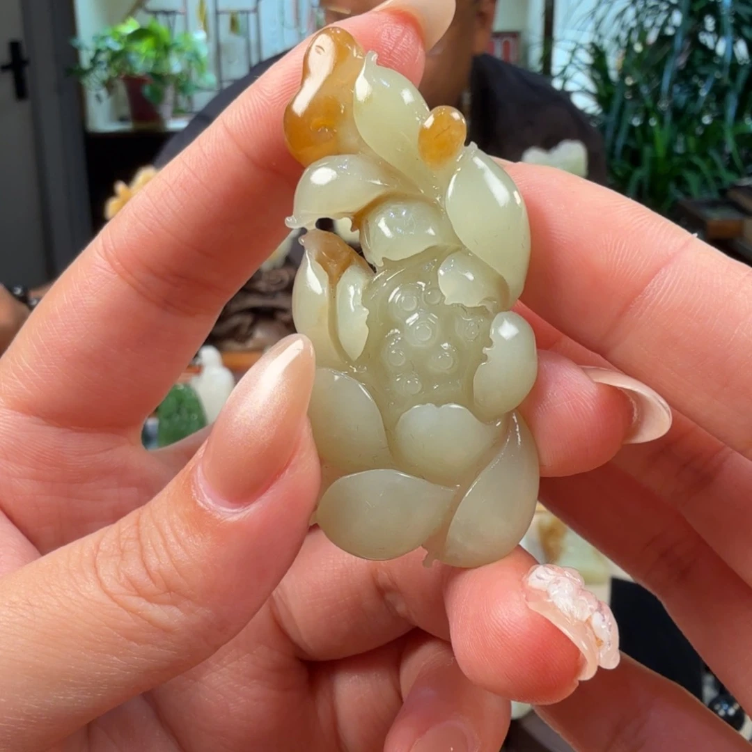 和田玉未镶嵌颈饰?