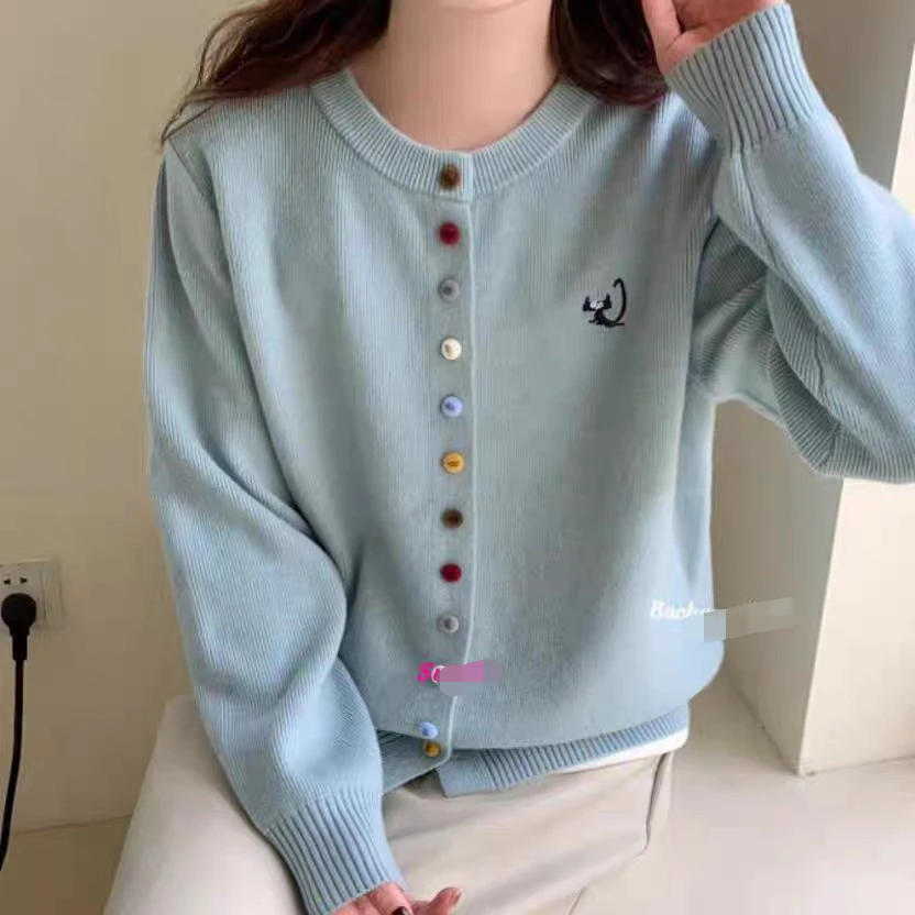 圆领开衫款毛衣333