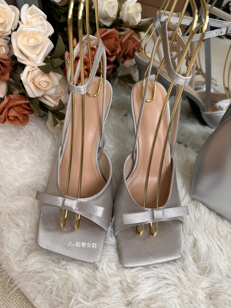 夏季轻奢银色缎面方头蝴蝶结细高跟拖鞋女不累脚显红色婚礼尖头鞋
