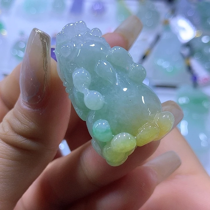 翡翠颈饰未镶嵌天然翡翠A货吊坠