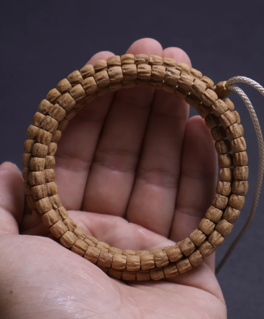 【瑾轩】红皮方块顺，尺寸5.8mm，柏香籽念珠108