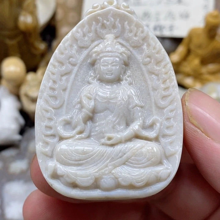 颈饰未镶嵌硅化珊瑚（珊瑚玉）