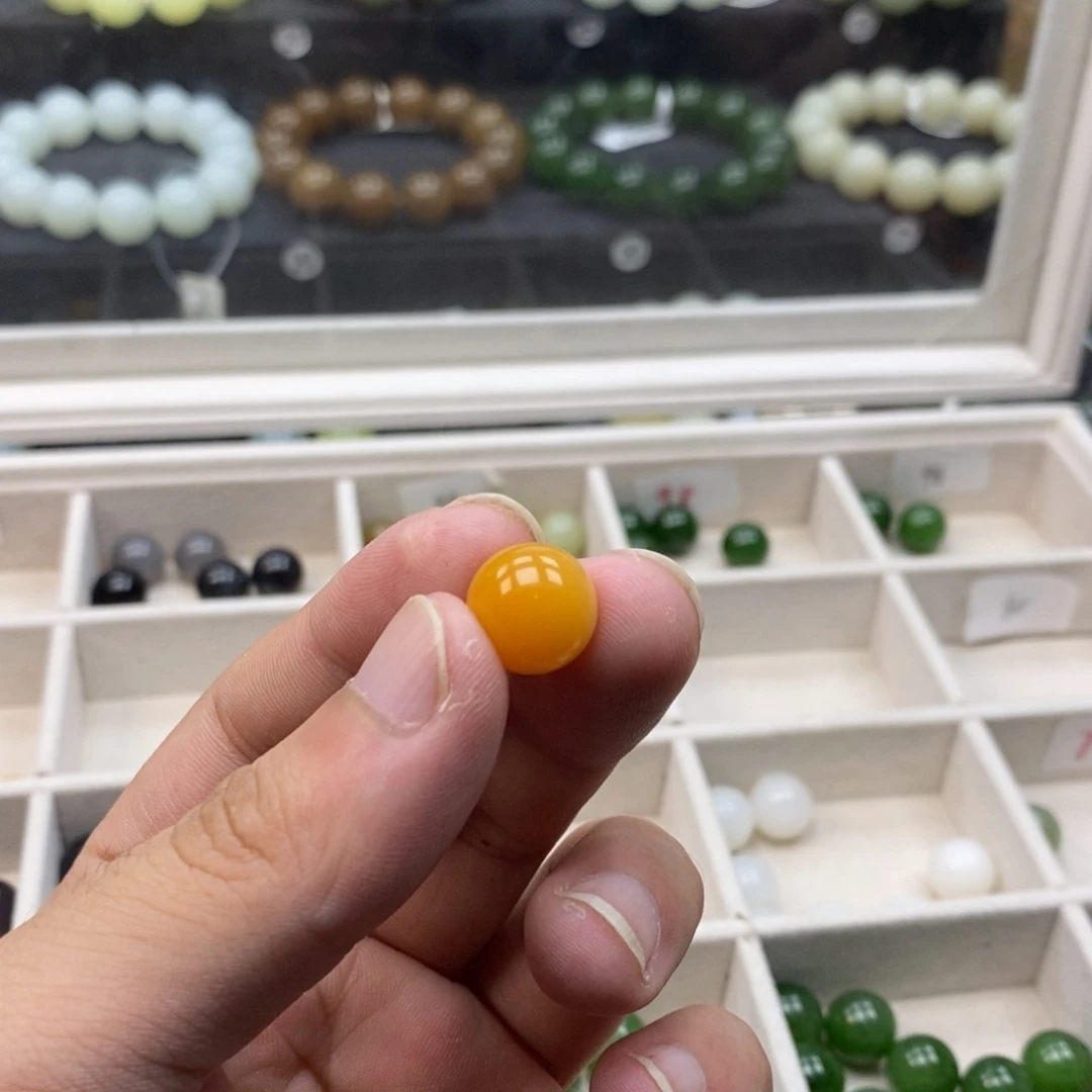未镶嵌石英质玉（黄龙玉）缅黄单珠卡12