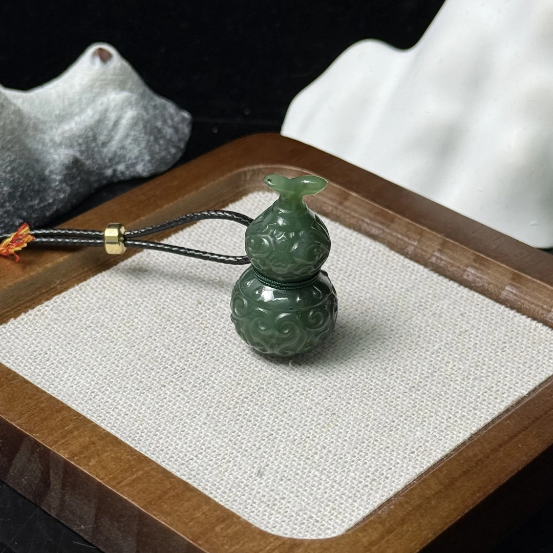 碧玉立体大葫芦吊坠（编绳款）